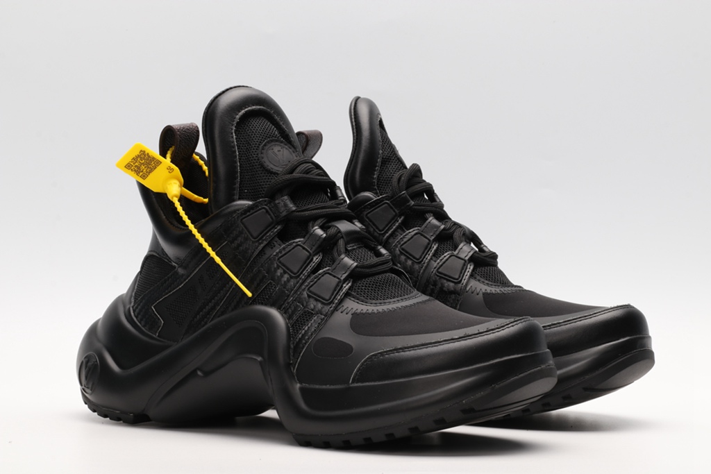 L*V SNEAKER